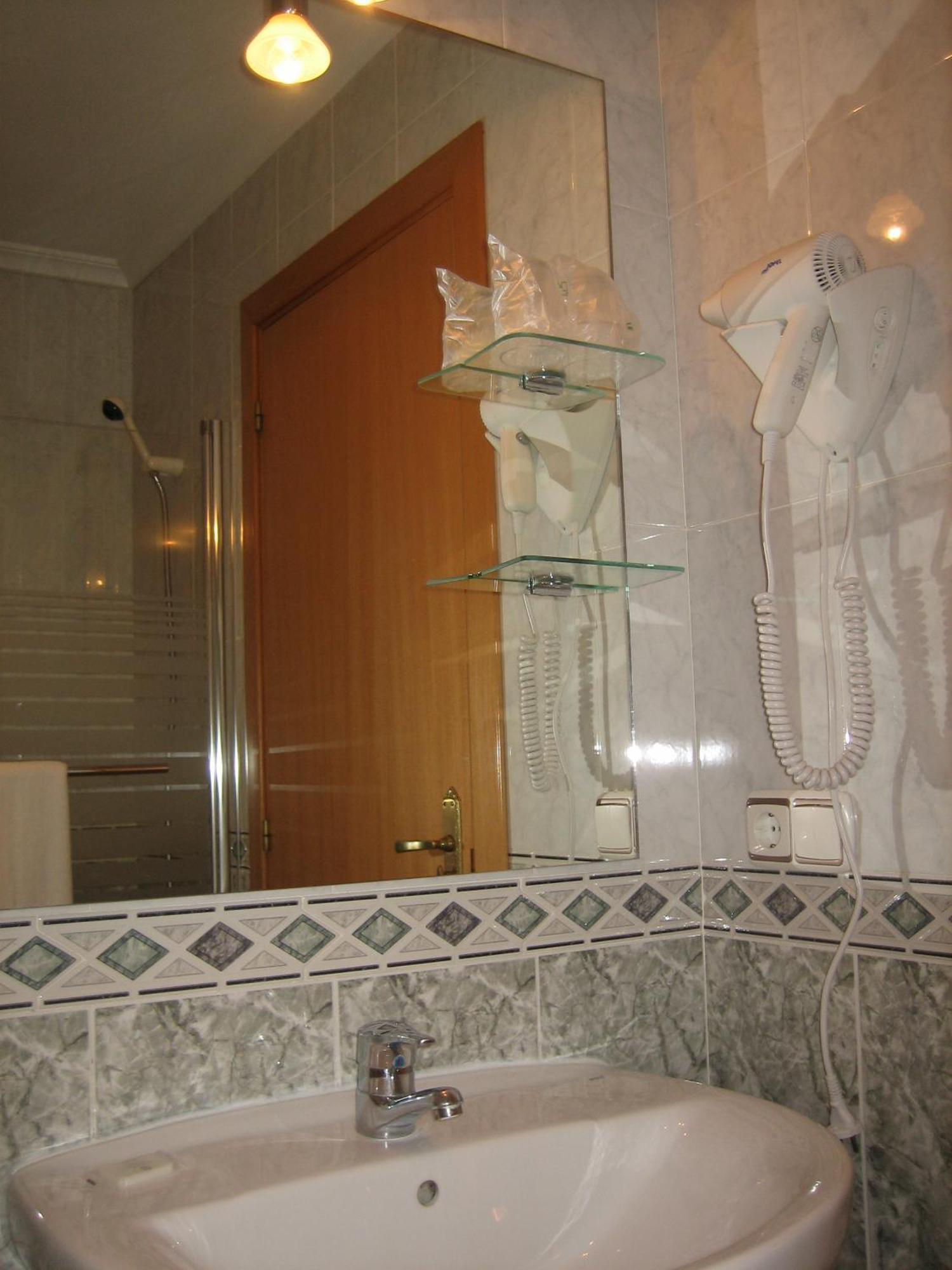 Hostal Madruga Elx Esterno foto